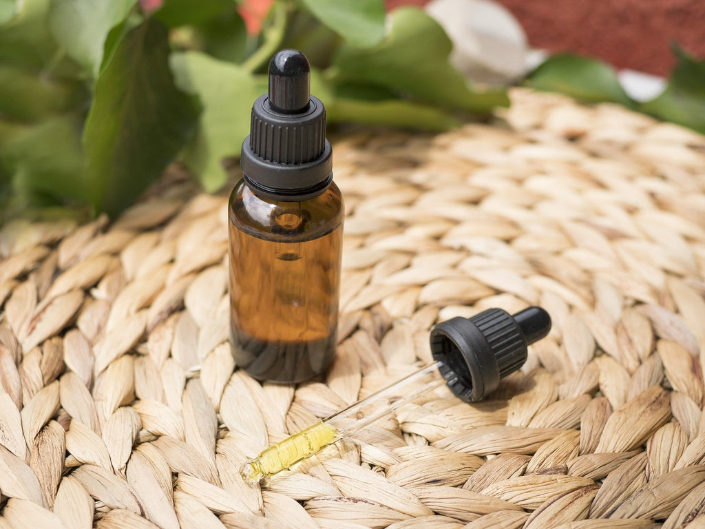 Bierhefe Fläschen und Pipette